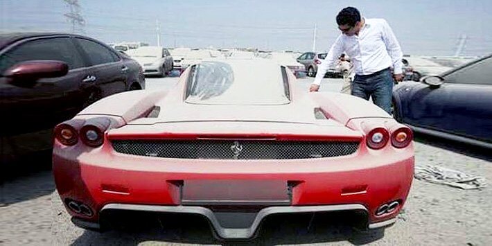 Övergiven Ferrari